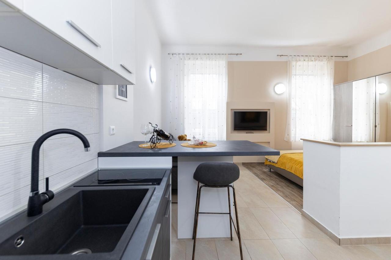Apartments&Rooms Kolovare Beach Zara Esterno foto
